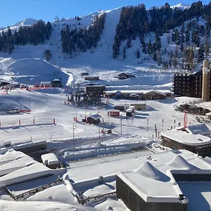 plagne-bellecote-5-pers-vue-pistes-acces-piscine-chauffee.hotels-rhonealpes.com/